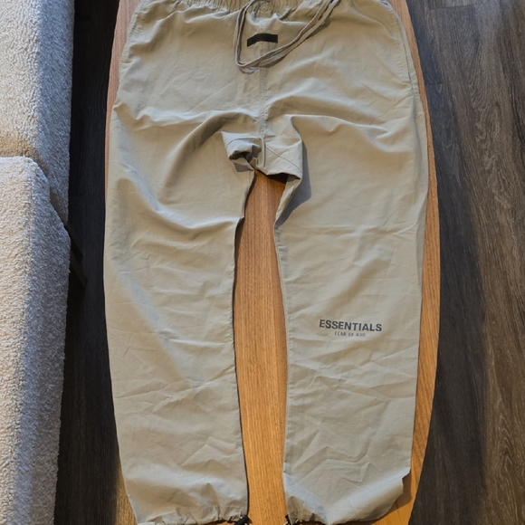 Men's Essentials Fear Of God Tan Pants - Picture 9 of 9